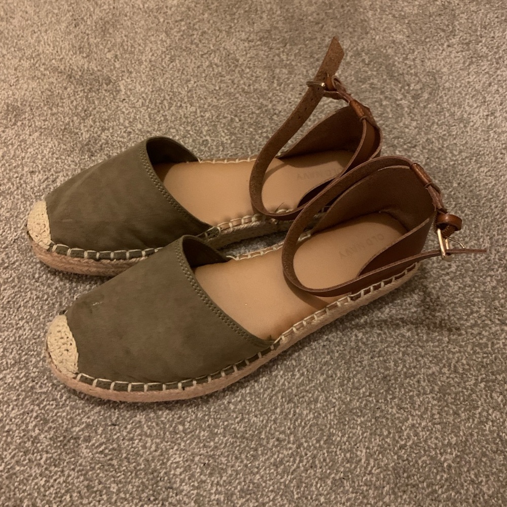 Closed Toe Sandals